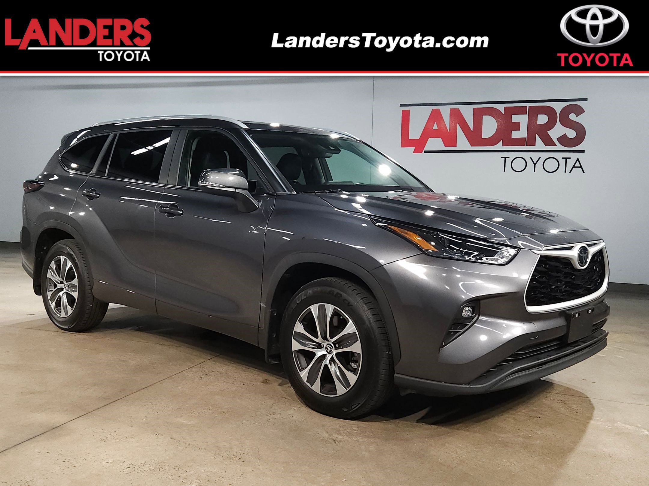 2024 Toyota Highlander XLE's photo
