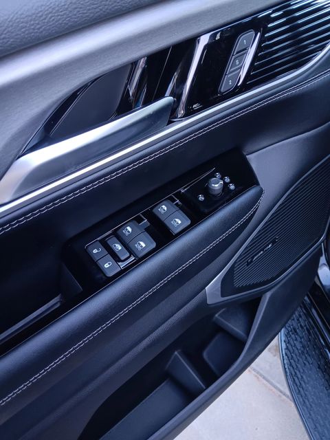 2025 Jeep Wagoneer L Series II Carbide photo 12