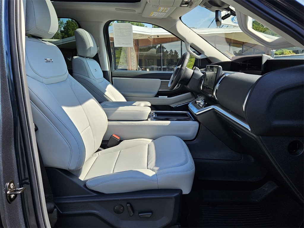 2025 Ford Expedition Platinum photo 14