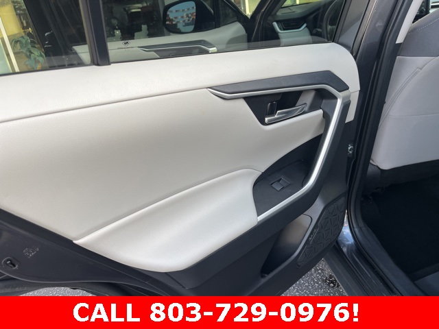 2021 Toyota RAV4 XLE photo 10