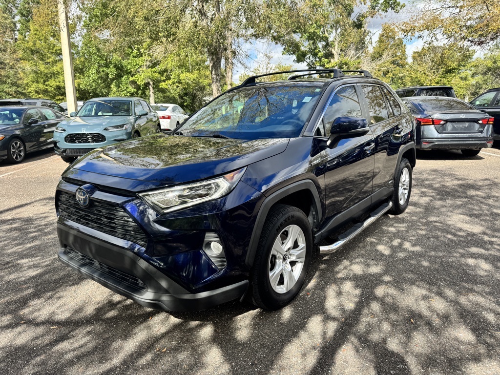 2020 Toyota RAV4 Hybrid XLE photo 3