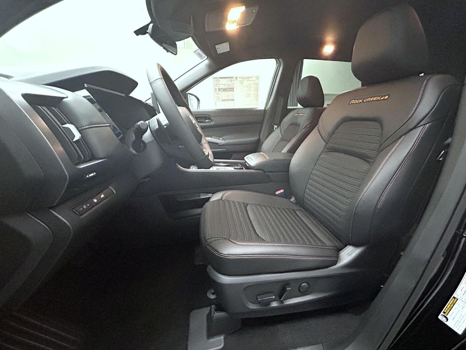 2025 Nissan Pathfinder Rock Creek photo 8