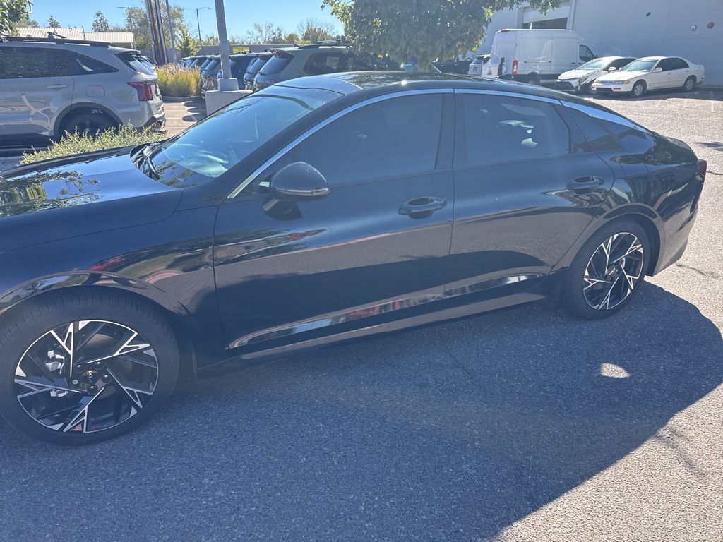 2025 Kia K5 GT-Line photo 3