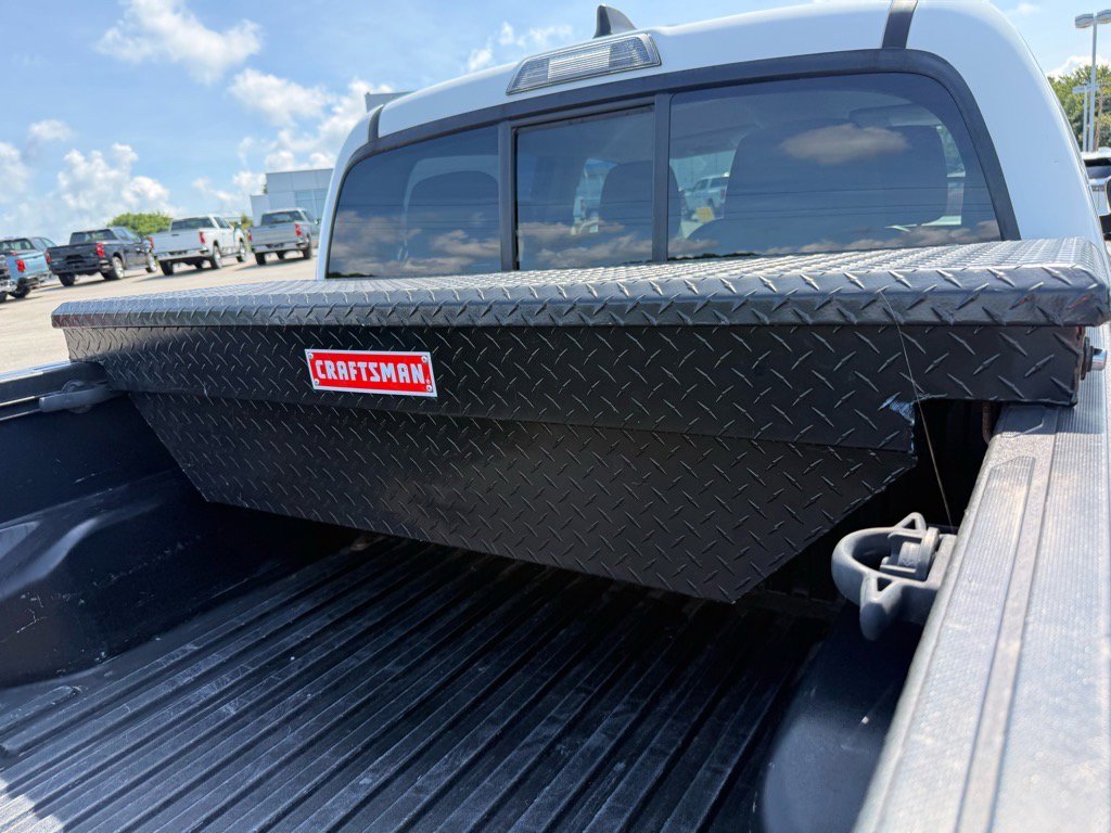 2020 Toyota Tacoma 4x4 LE photo 4
