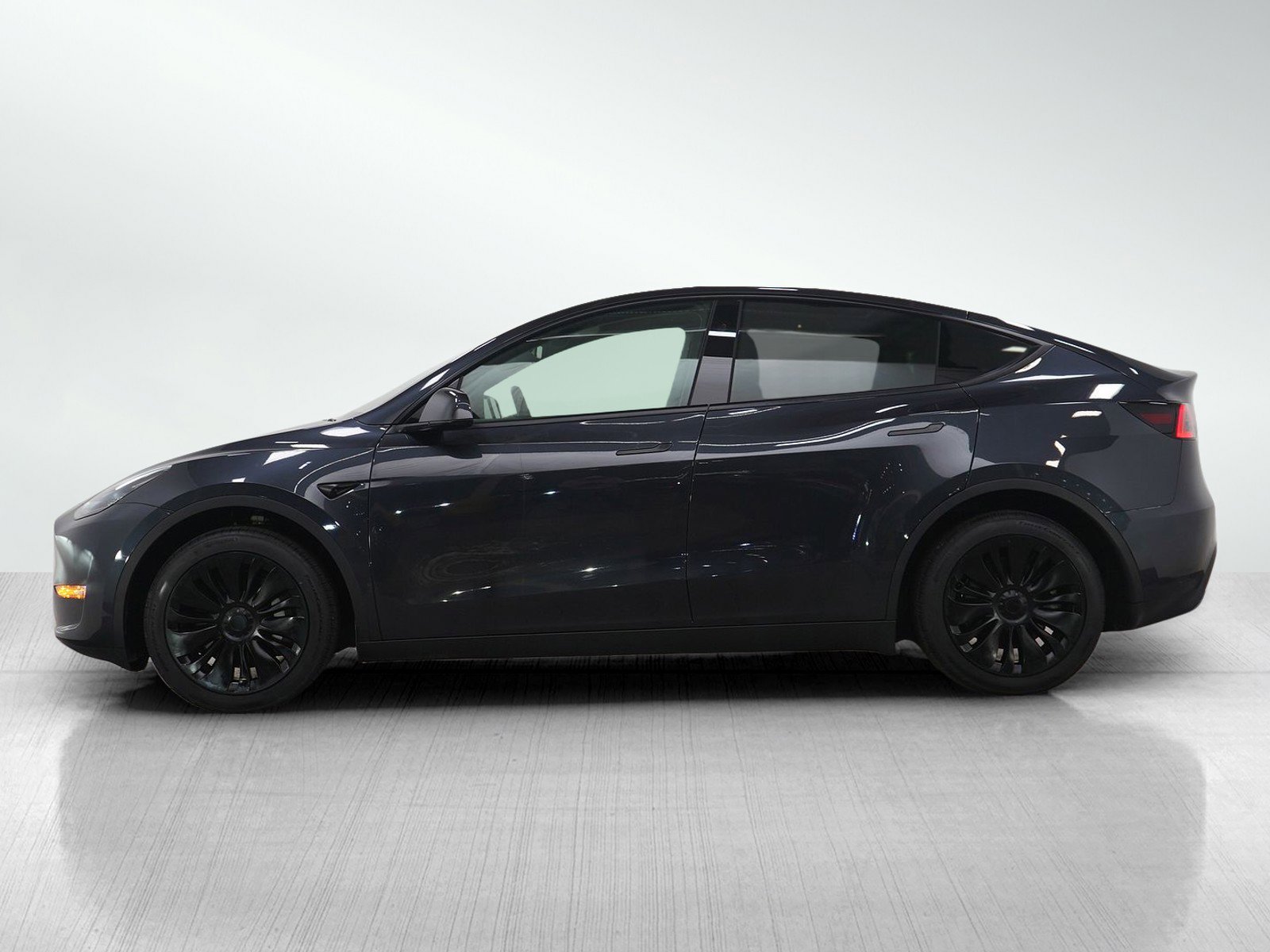 Used 2024 Tesla Model Y Long Range with VIN 7SAYGDEE3RF025647 for sale in Wayzata, Minnesota