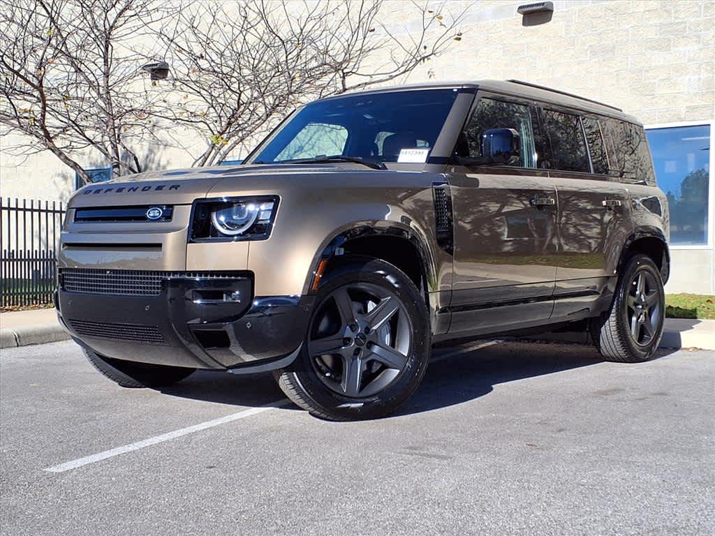 2026 Land Rover Defender X-Dynamic SE's photo