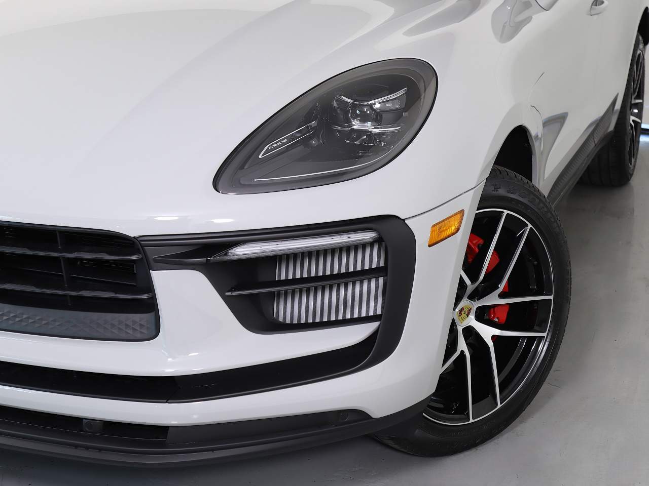2025 Porsche Macan S photo 12