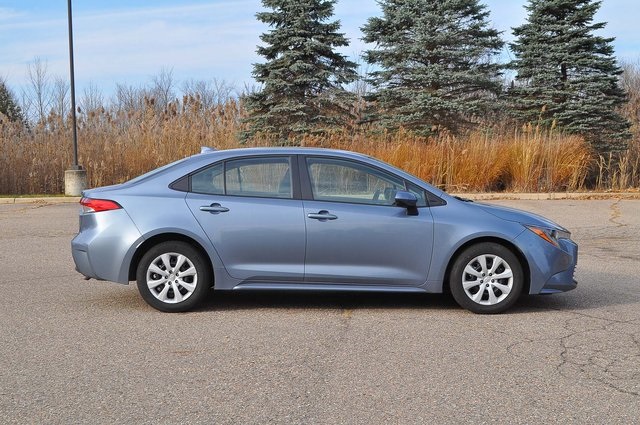 2024 Toyota Corolla LE photo 2