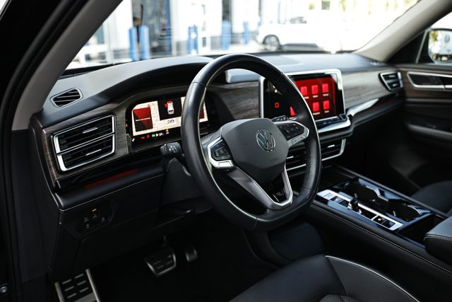 2024 Volkswagen Atlas SEL Premium R-Line photo 17