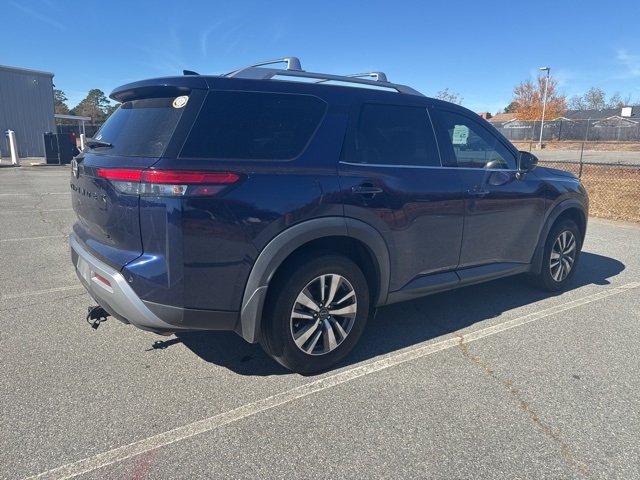 2023 Nissan Pathfinder SL photo 2