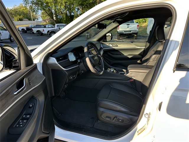 2025 Jeep Grand Cherokee Limited photo 38