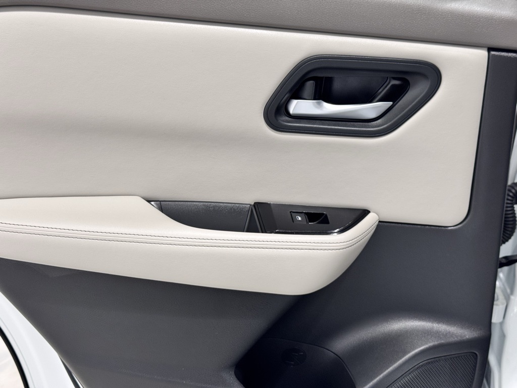 2025 Nissan Rogue SV AWD photo 22