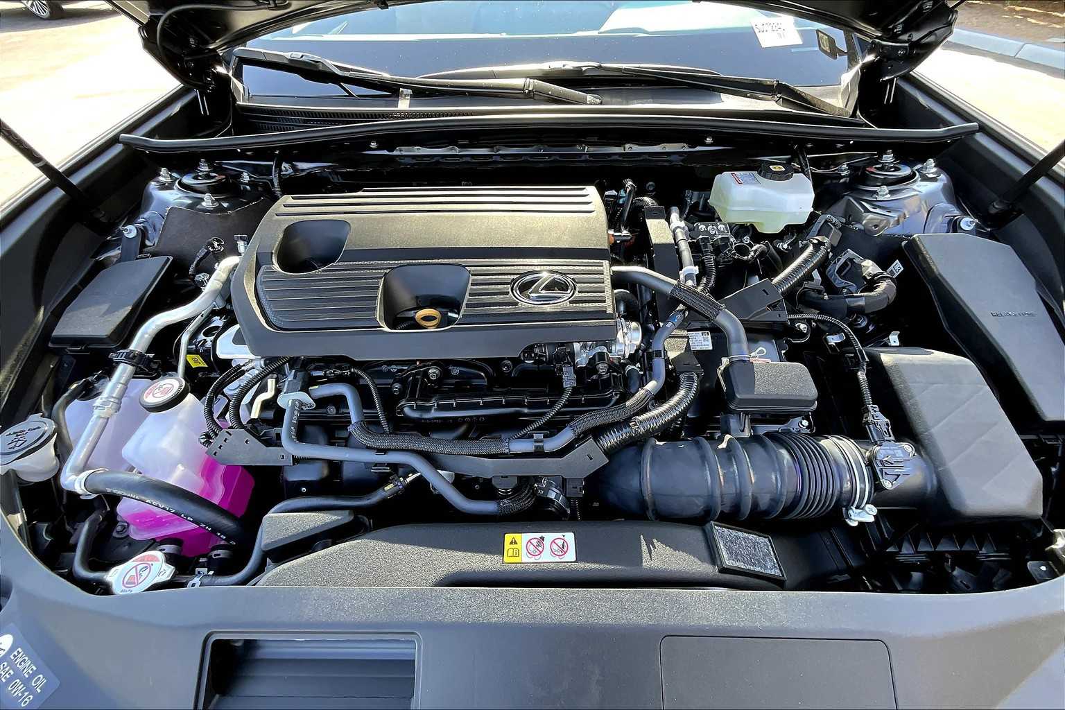 2025 Lexus ES 300h photo 17