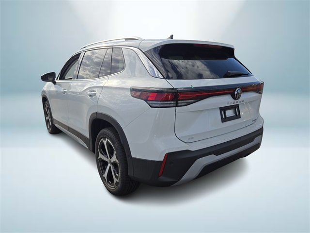 2025 Volkswagen Tiguan SE photo 3