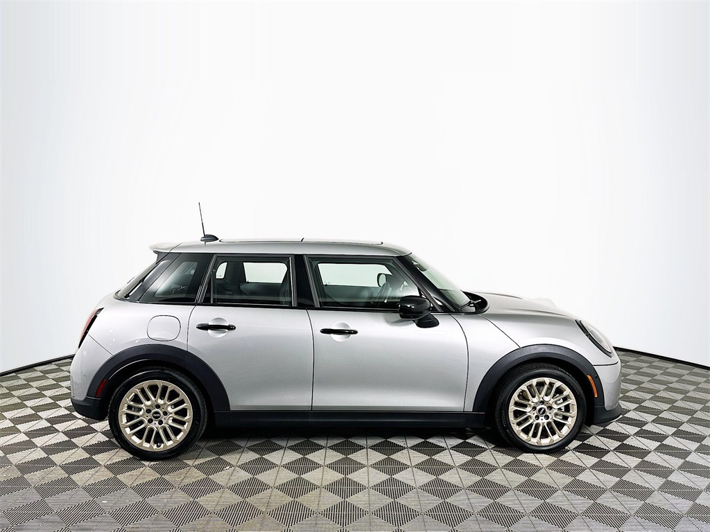 2025 Mini Cooper S Iconic photo 4