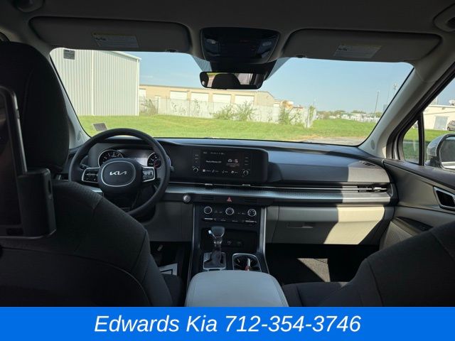2023 Kia Carnival LX photo 17