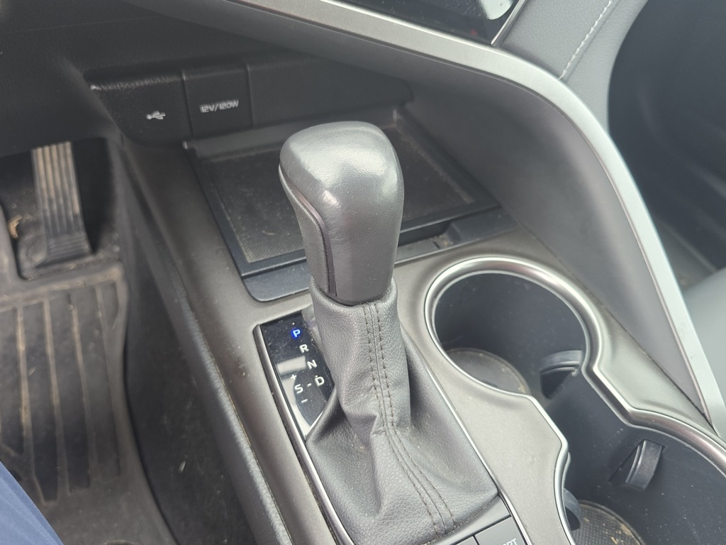2022 Toyota Camry SE photo 14