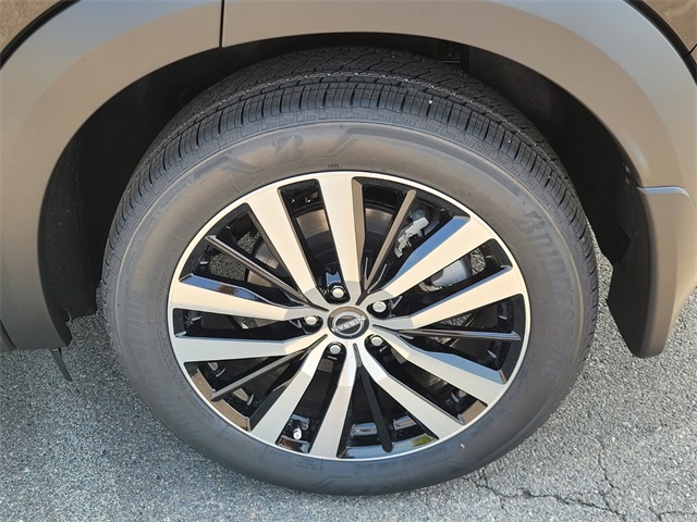 2025 Nissan Pathfinder Platinum photo 7