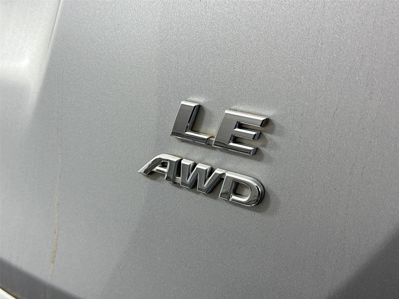 2017 Toyota RAV4 LE photo 9