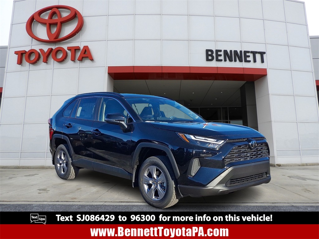 2025 Toyota RAV4 XLE's photo