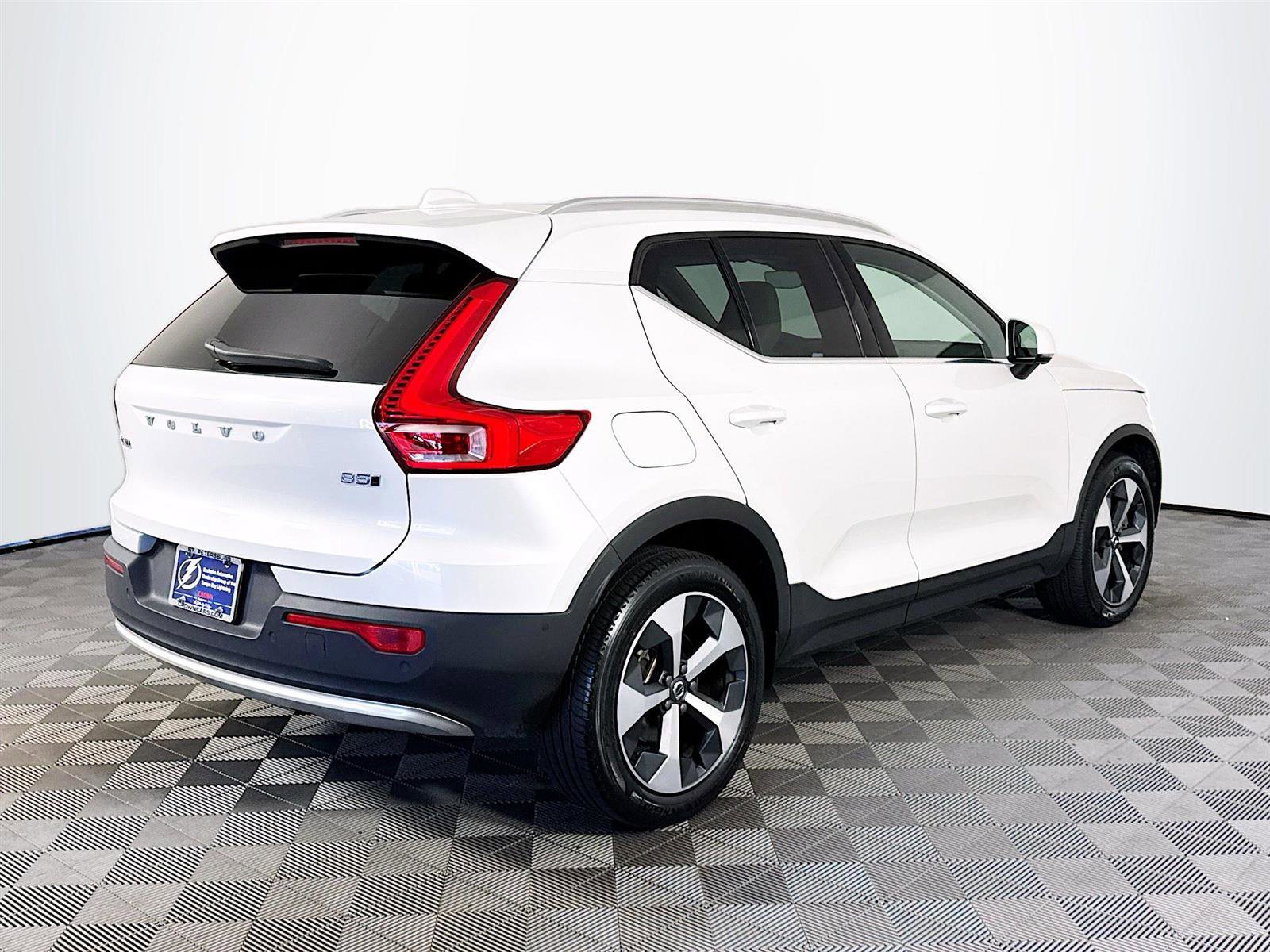 2024 Volvo XC40 Plus photo 5