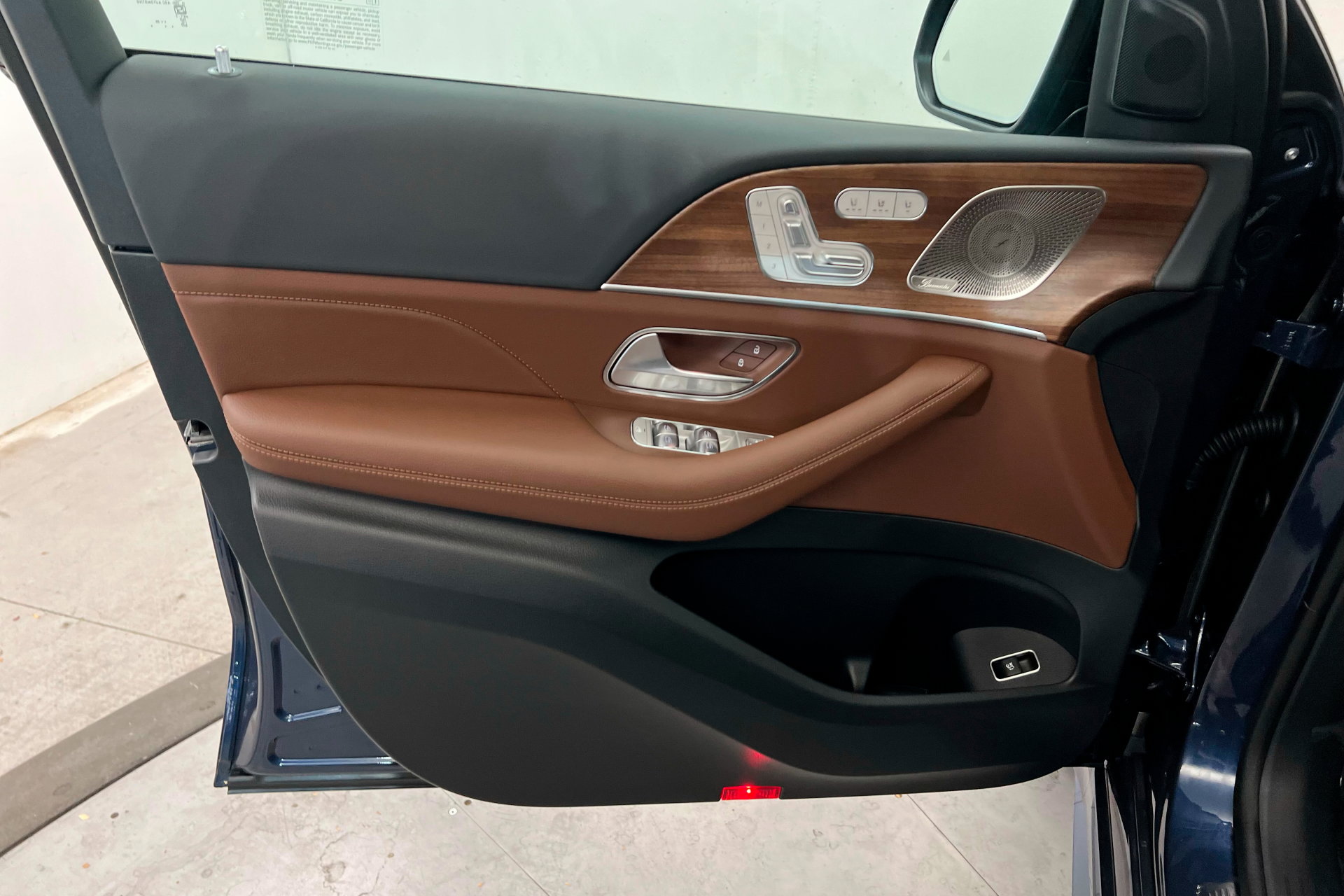 2025 Mercedes Benz GLS 450 4MATIC photo 14