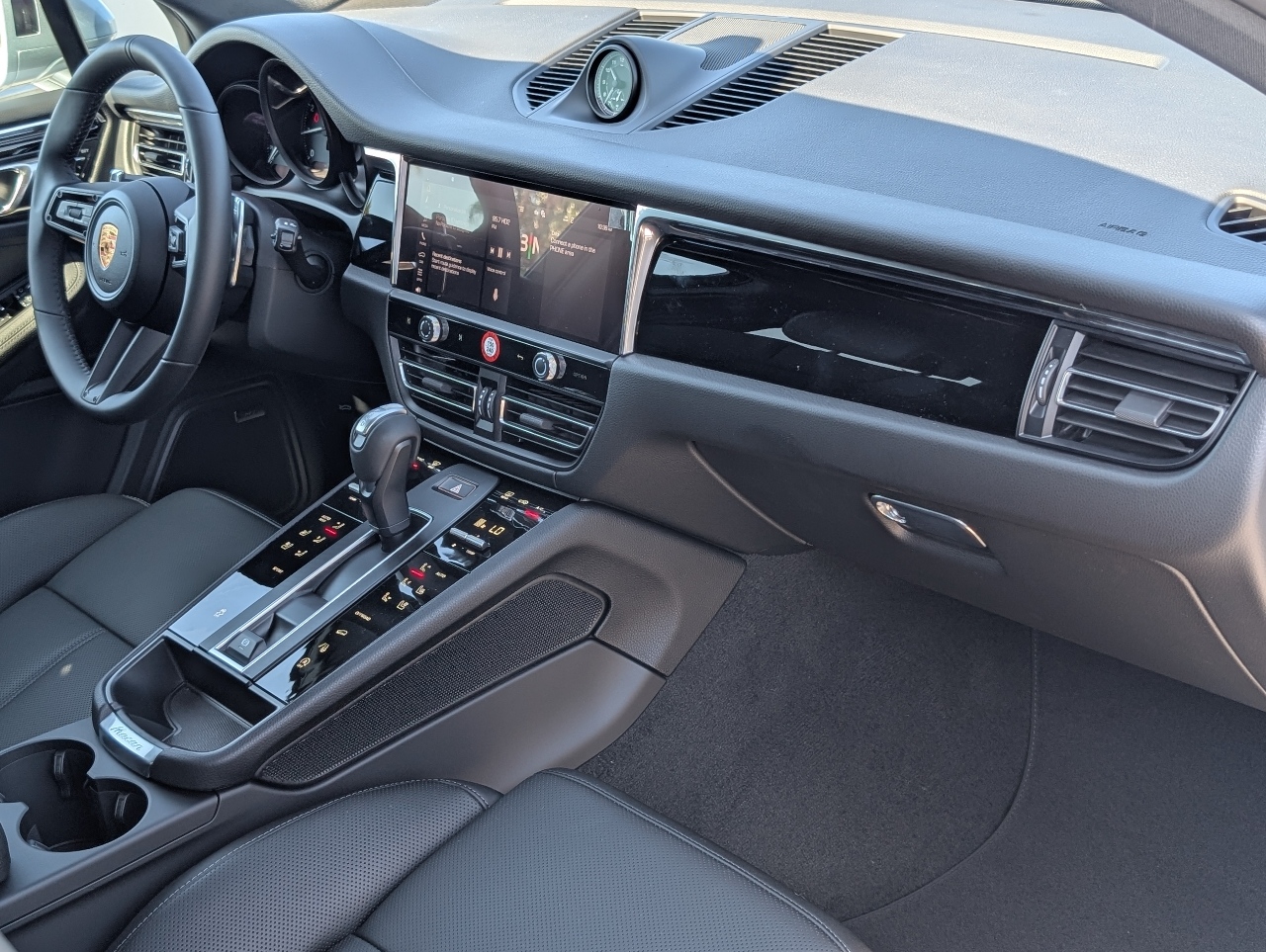 2026 Porsche Macan T photo 13