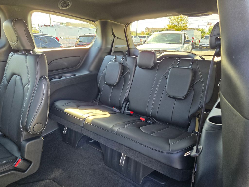 2026 Chrysler Pacifica photo 27