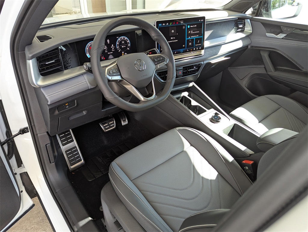 2026 Volkswagen Tiguan SE R-Line Black photo 3