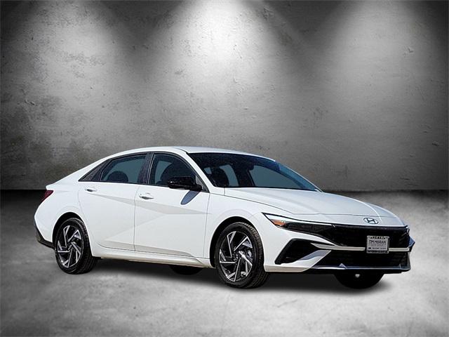 2025 Hyundai Elantra SEL Sport photo 3