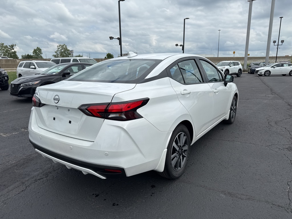 2025 Nissan Versa 1.6 SV photo 3