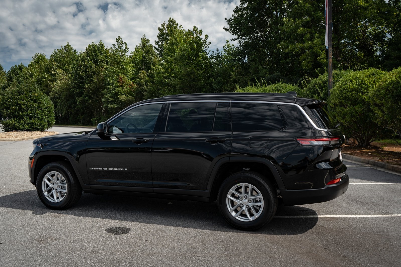 2025 Jeep Grand Cherokee Laredo Altitude photo 6