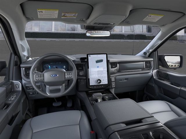 2025 Ford F-150 Lightning photo 9