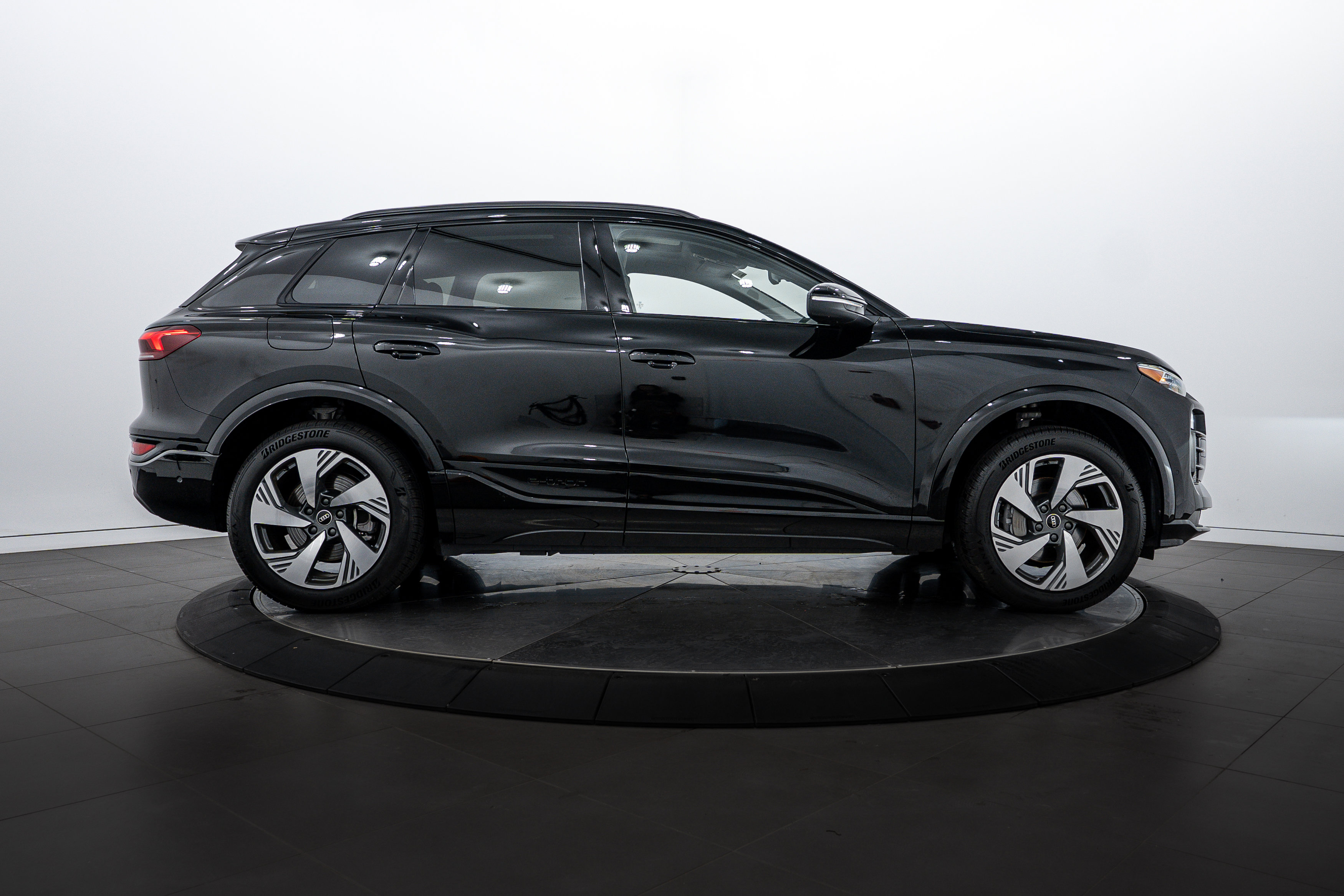 2025 Audi Q6 E-tron Premium Plus photo 3