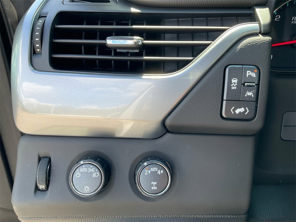2018 Chevrolet Suburban LT photo 11