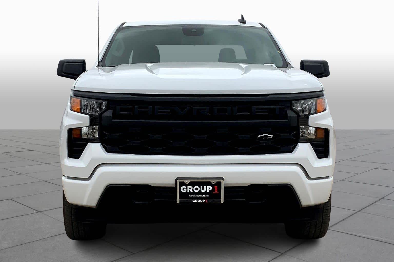 2024 Chevrolet Silverado 1500 Custom photo 3