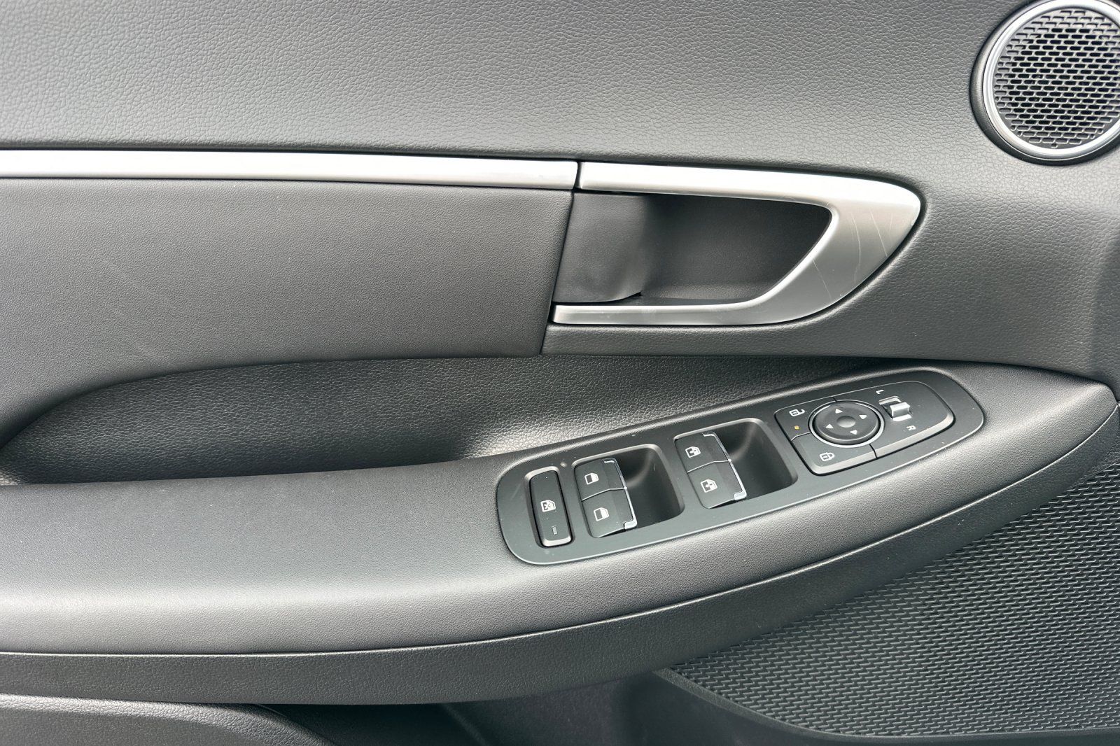 2025 Hyundai Sonata SEL photo 10