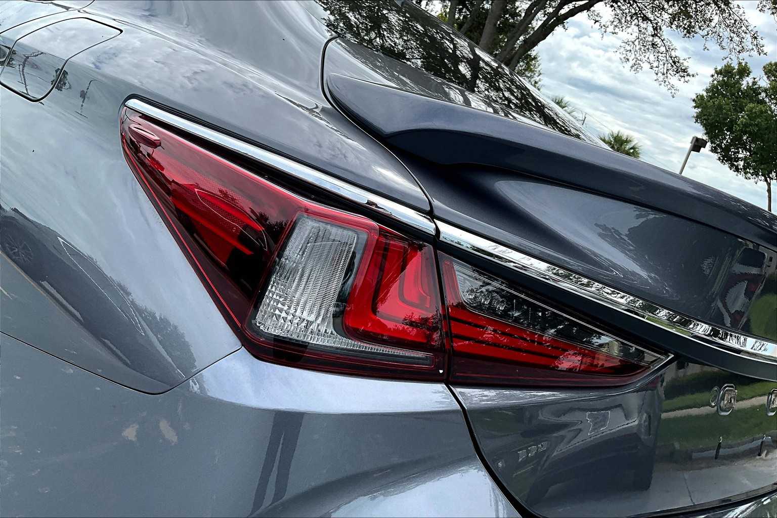 2021 Lexus ES 300h photo 28