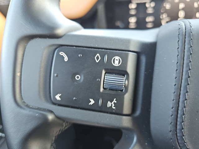 2024 Land Rover Defender 110 photo 37