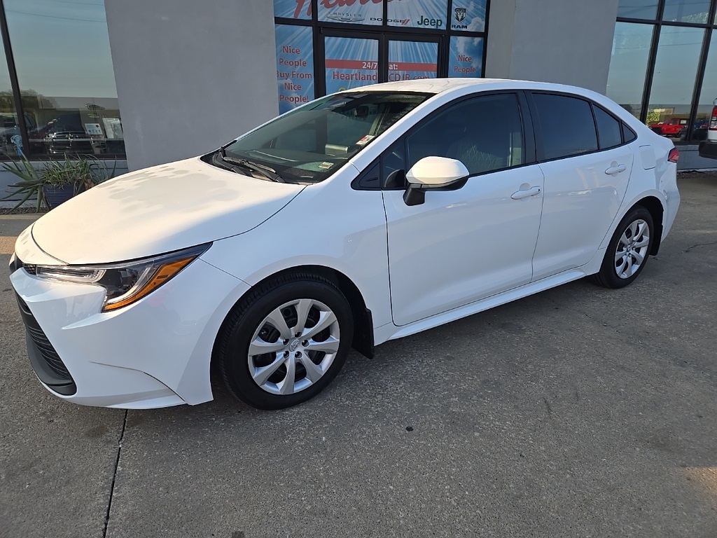 2024 Toyota Corolla LE photo 3