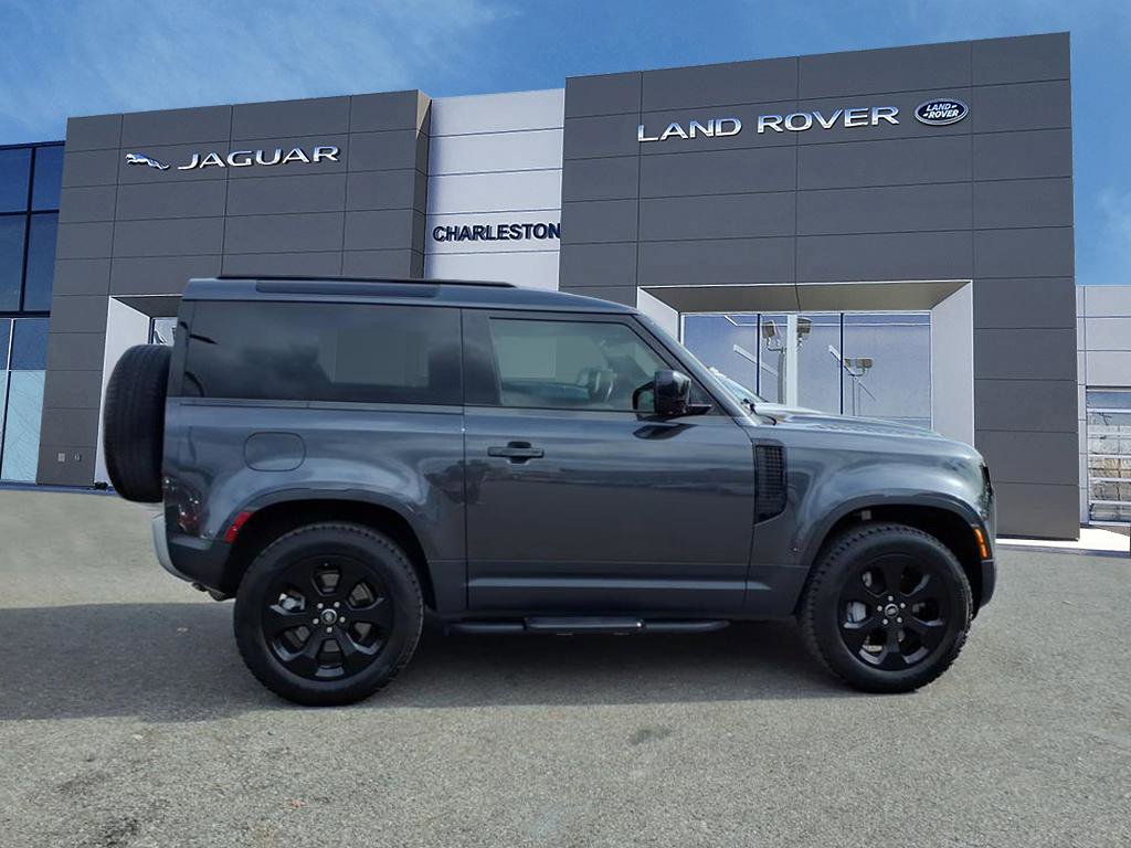 2023 Land Rover Defender SE photo 4