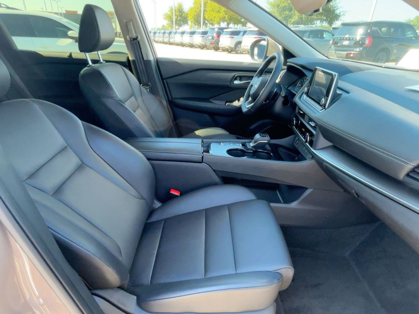 2024 Nissan Rogue SV photo 26