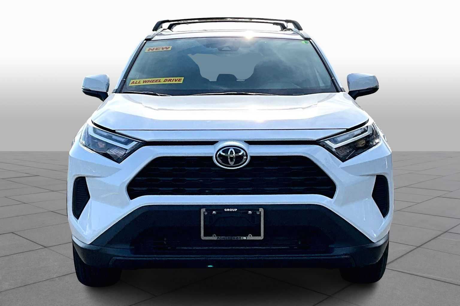 2025 Toyota RAV4 XLE photo 3