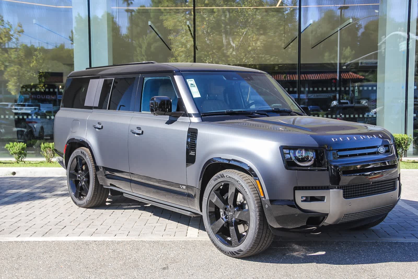 2026 Land Rover Defender 130 V8 photo 3