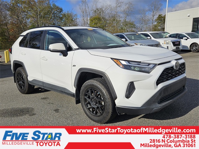 2024 Toyota RAV4 XLE's photo