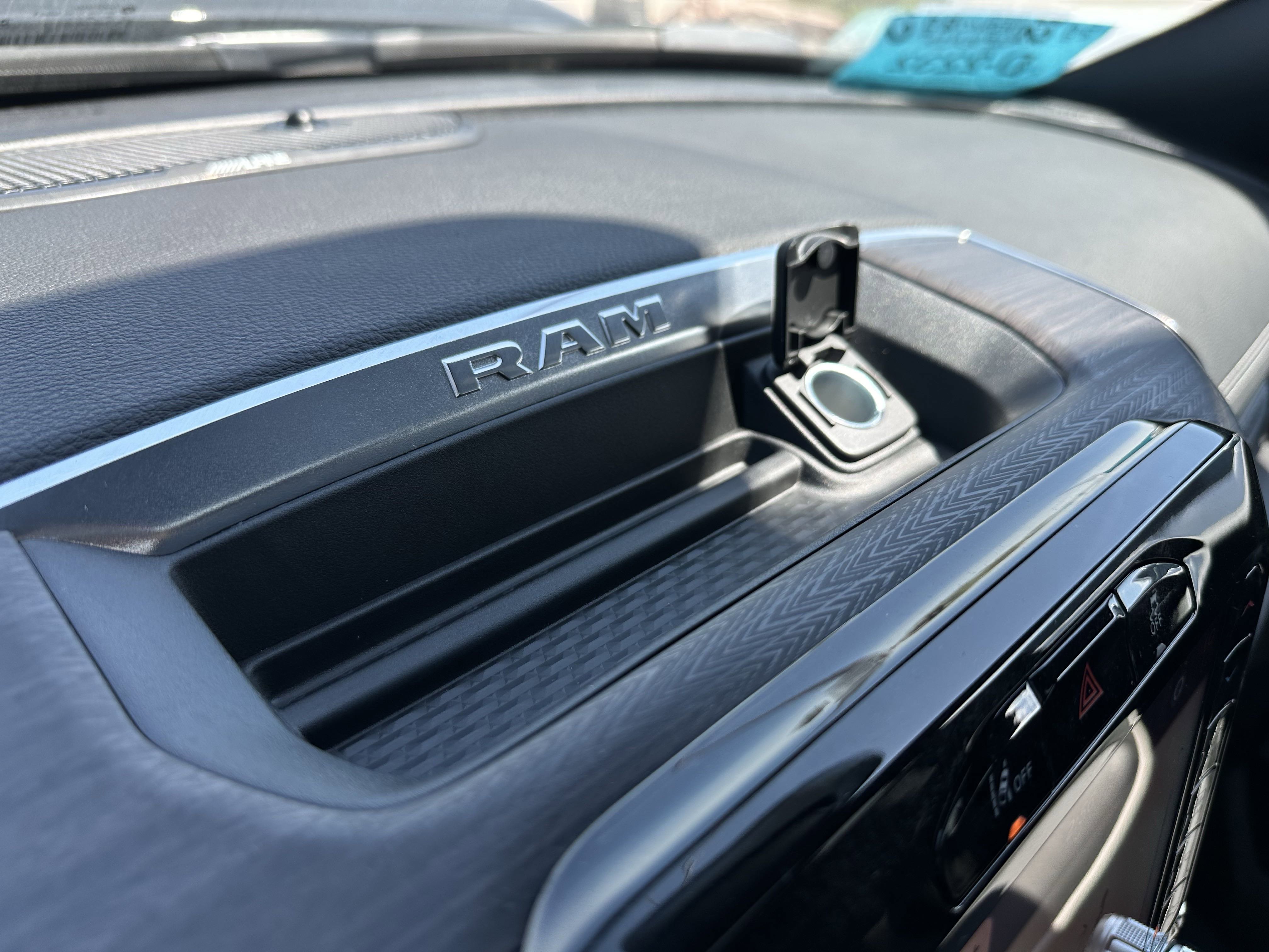 New 2025 Diamond Black Crystal Pearlcoat Ram Laramie image 33