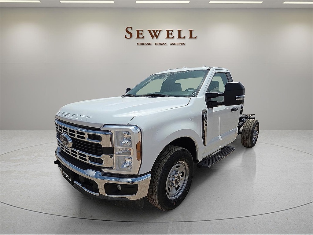 2024 Ford F-350 Super Duty Chassis Cab XL's photo