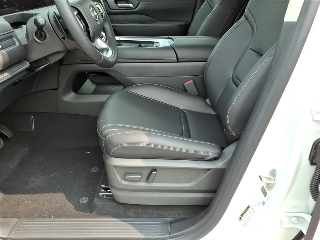 2026 Nissan Armada SV photo 9