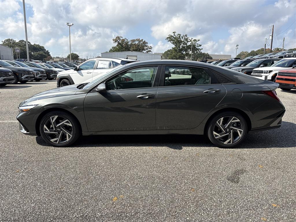 2026 Hyundai Elantra Limited photo 4