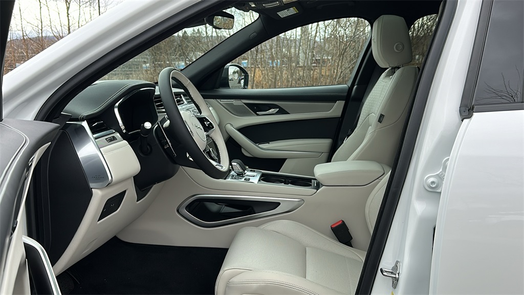2026 Jaguar F-PACE P250 R-Dynamic S photo 11